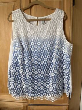 Liz Claiborne White to Blue Eyelet Ombre Sleeveless Camisole